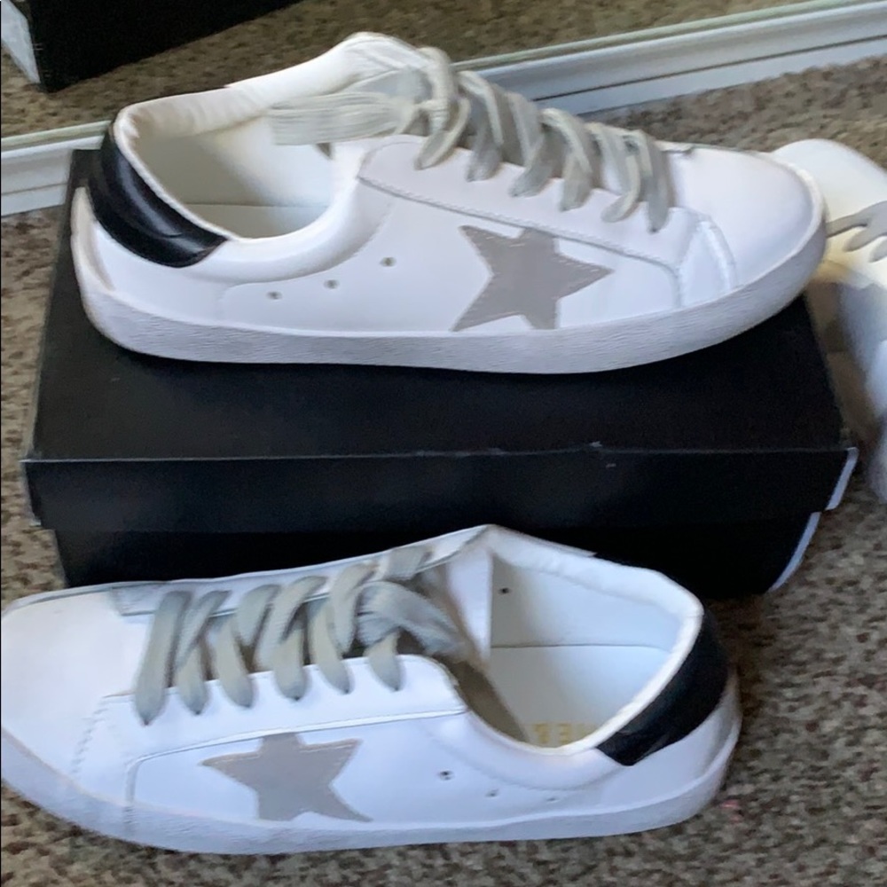 Women’s Star distressed sneaker